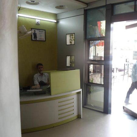 אחמדאבאד Hotel Atithi מראה חיצוני תמונה