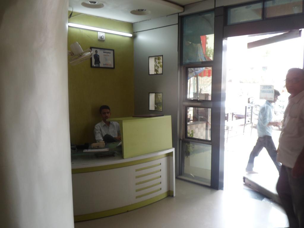 אחמדאבאד Hotel Atithi מראה חיצוני תמונה