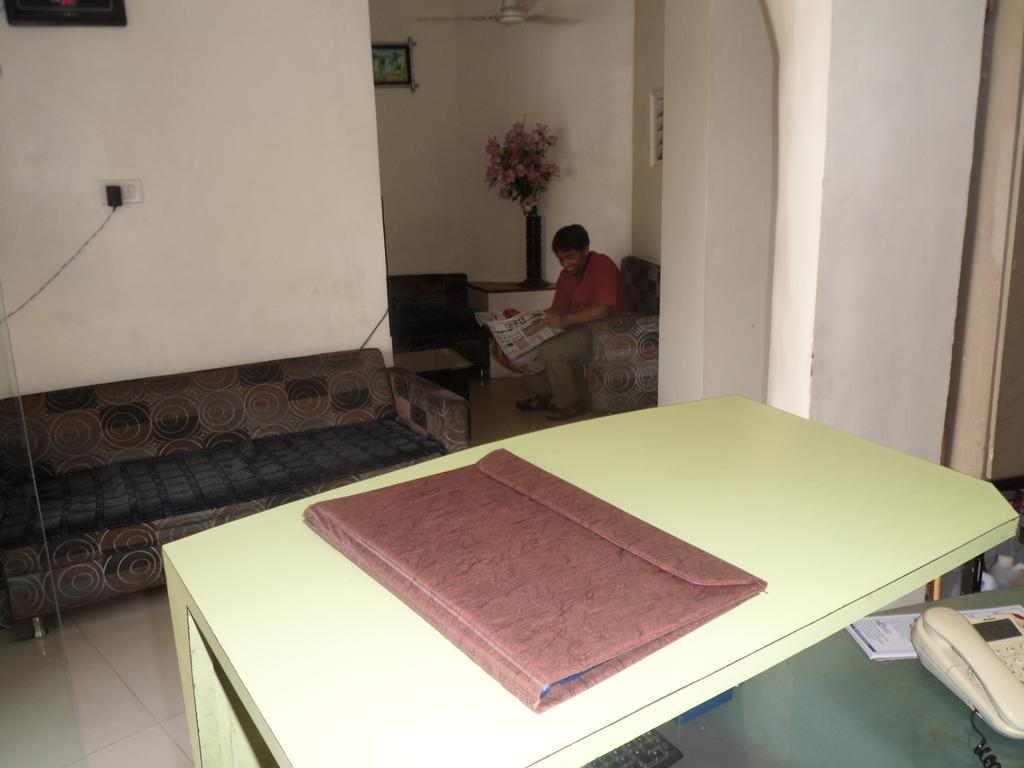 אחמדאבאד Hotel Atithi מראה חיצוני תמונה
