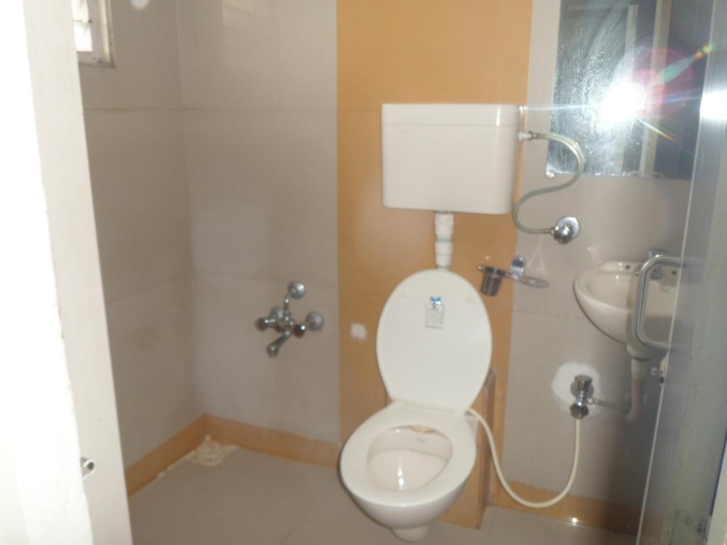 אחמדאבאד Hotel Atithi מראה חיצוני תמונה