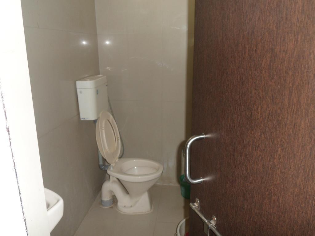 אחמדאבאד Hotel Atithi מראה חיצוני תמונה