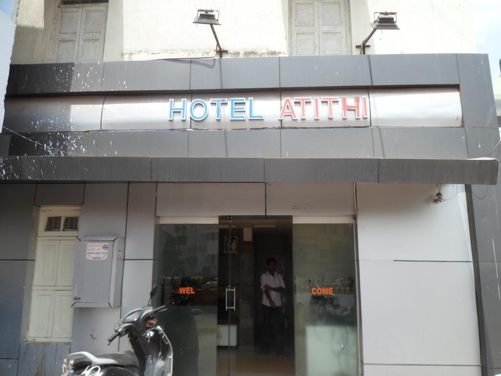 אחמדאבאד Hotel Atithi מראה חיצוני תמונה