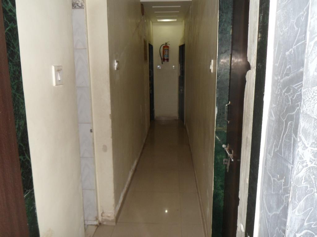 אחמדאבאד Hotel Atithi מראה חיצוני תמונה