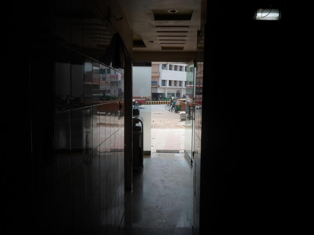 אחמדאבאד Hotel Atithi מראה חיצוני תמונה