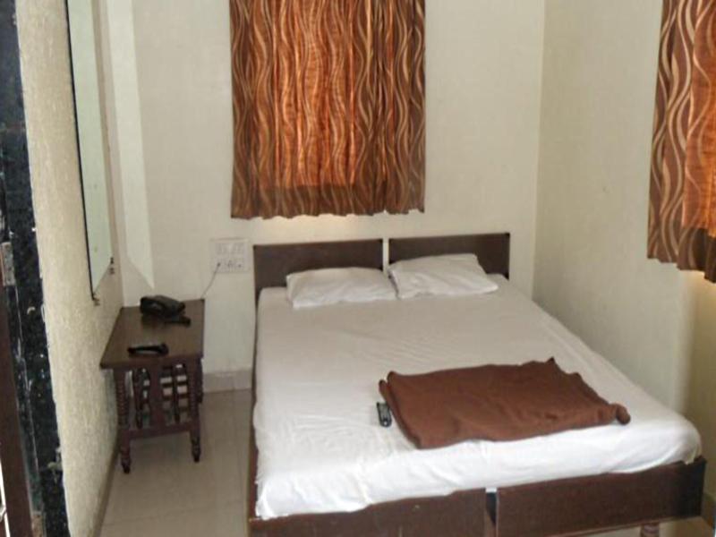 אחמדאבאד Hotel Atithi מראה חיצוני תמונה