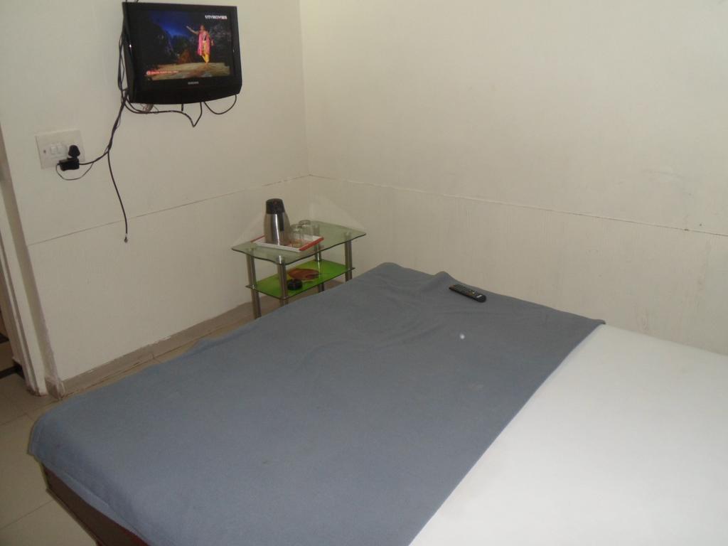 אחמדאבאד Hotel Atithi חדר תמונה