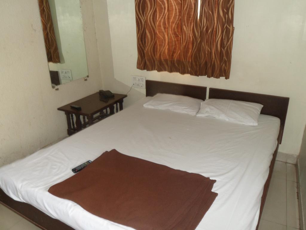 אחמדאבאד Hotel Atithi חדר תמונה