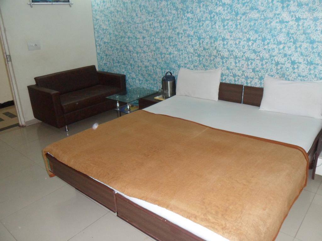 אחמדאבאד Hotel Atithi חדר תמונה